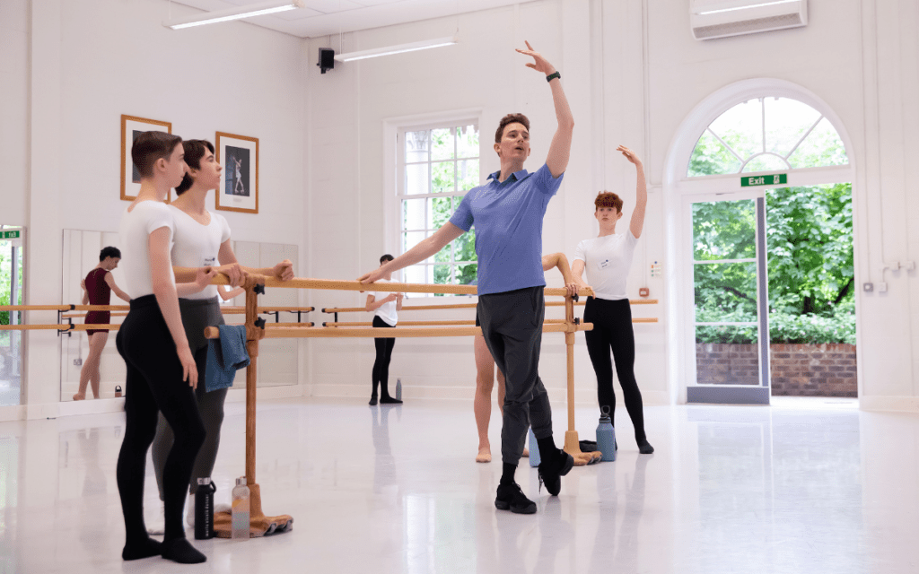 What Teachers Expect: Dance Belt Standards in Ballet Schools and Companies